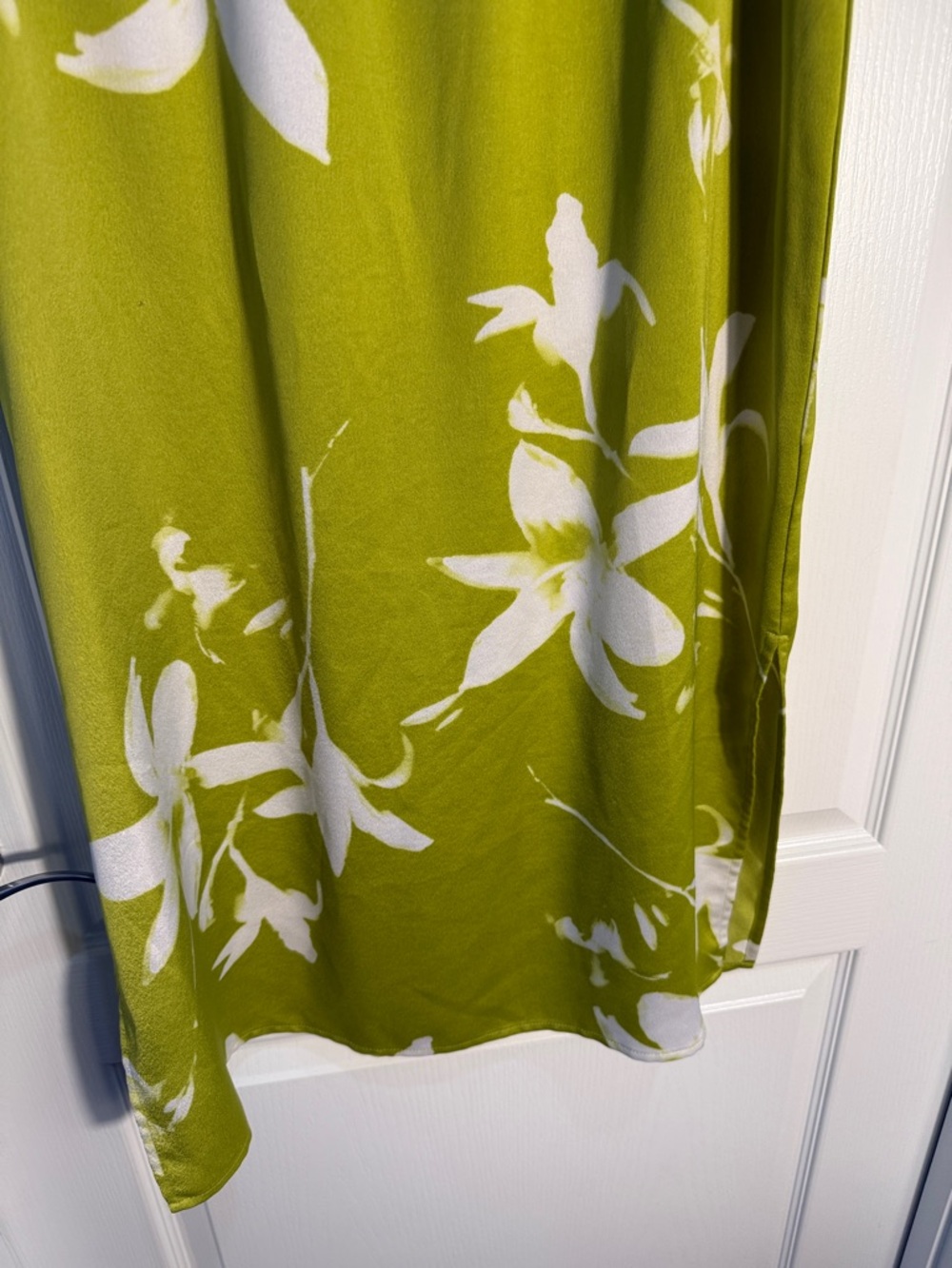 Calvin Klein Women’s Lime Green Floral Skirt White Flowers Split Sides Sz L - Picture 7 of 8